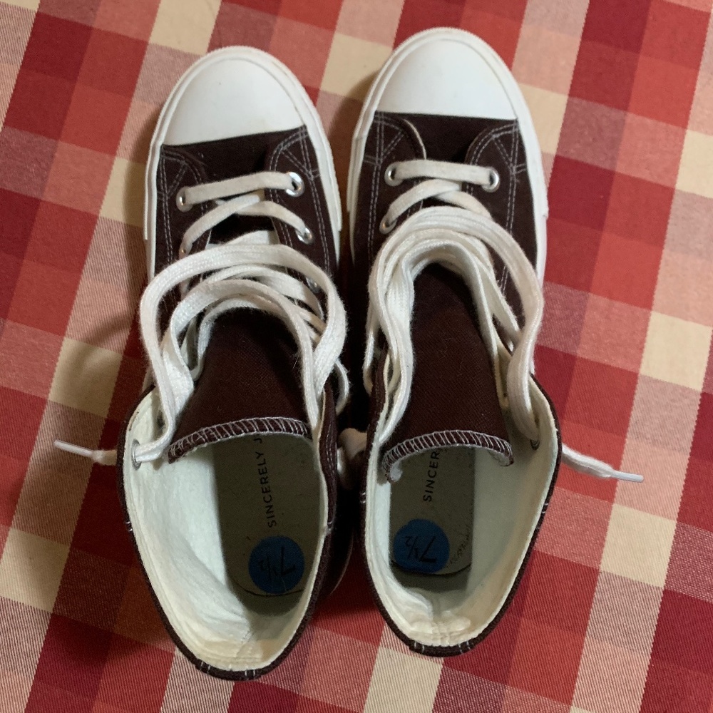 Converse Style Shoes Women’s Size 7.5